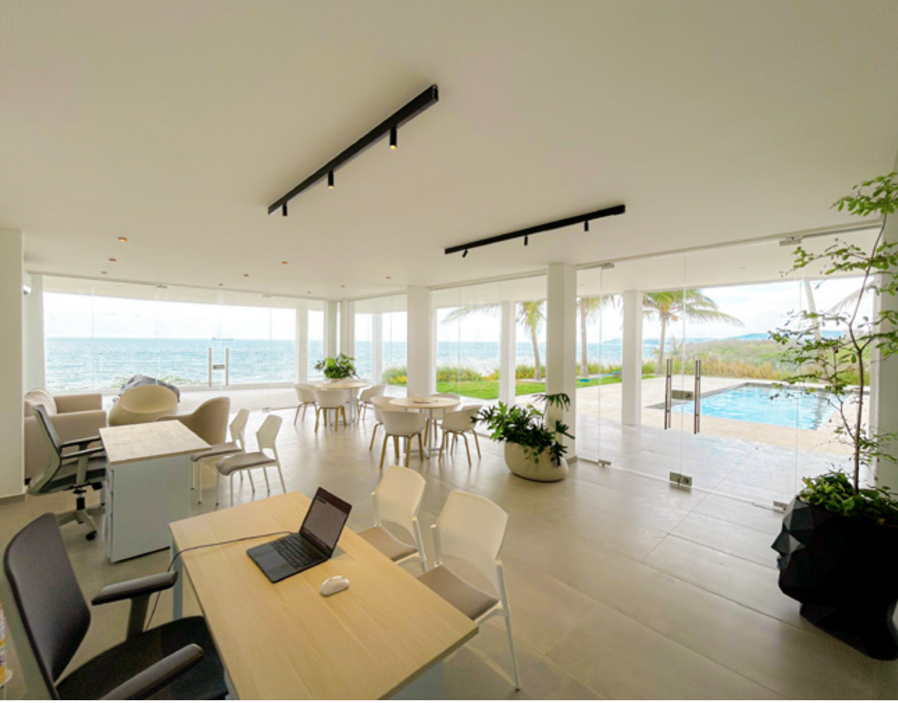 Villa Mediterráneo sales office and showroom